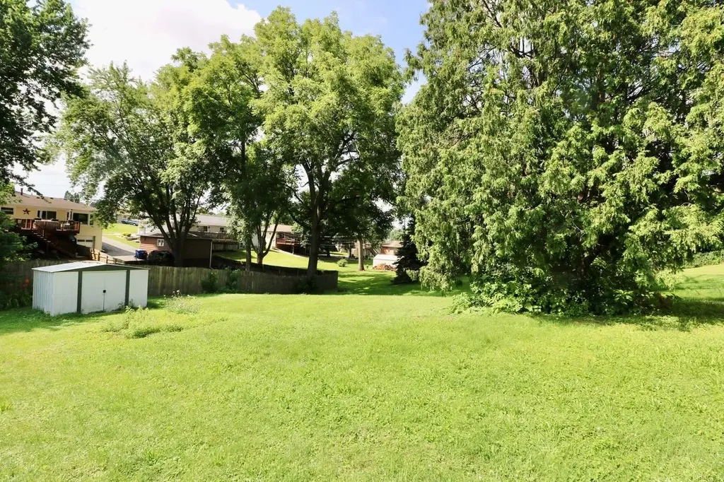2594 Pearl Dubuque IA 52001
