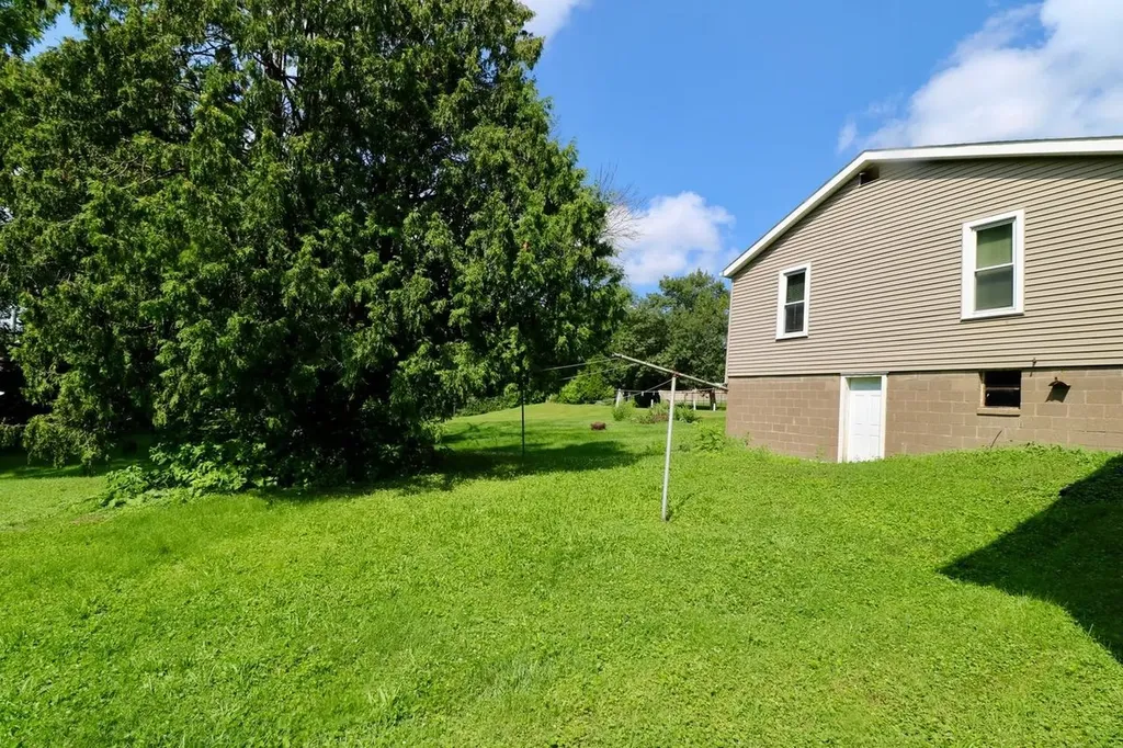 2594 Pearl Dubuque IA 52001
