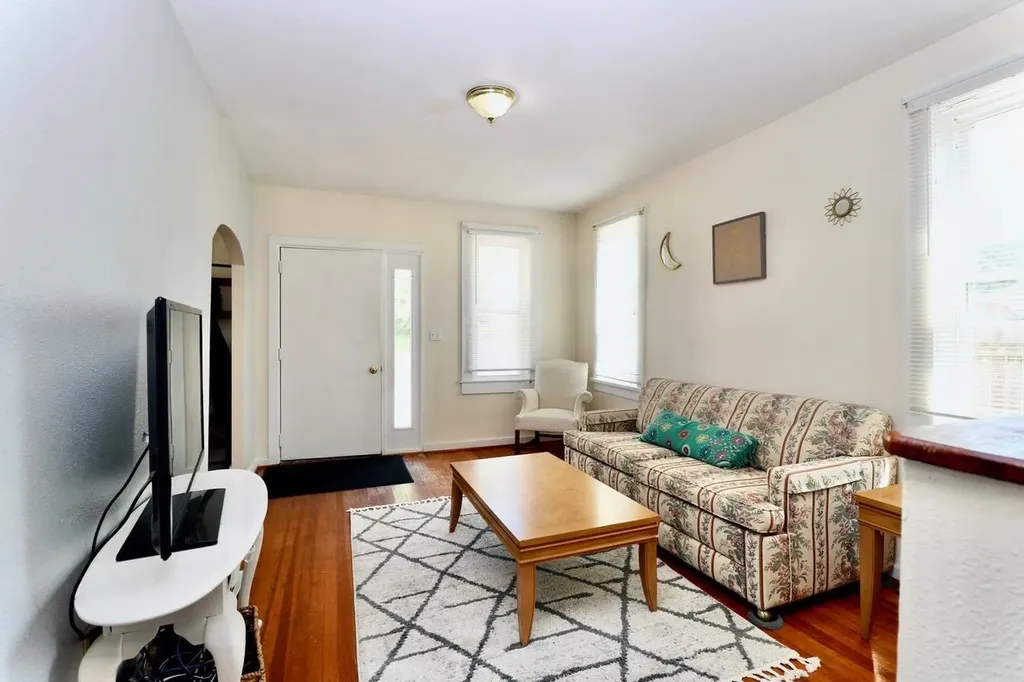 2594 Pearl Dubuque IA 52001
