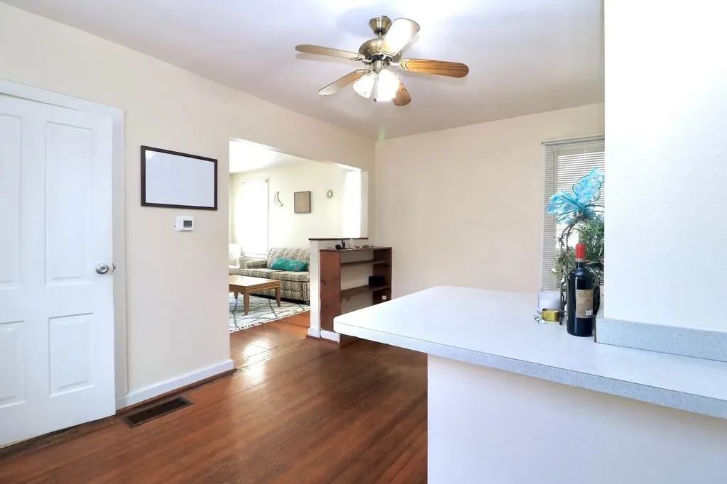 2594 Pearl Dubuque IA 52001