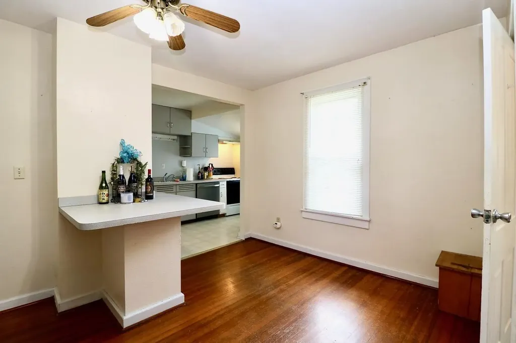 2594 Pearl Dubuque IA 52001