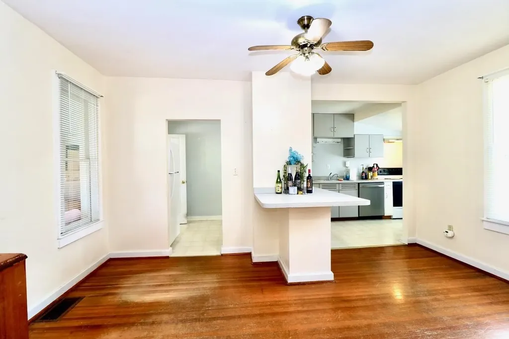2594 Pearl Dubuque IA 52001