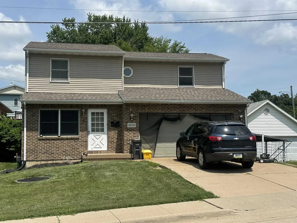 2755 Van Buren Dubuque IA 52001