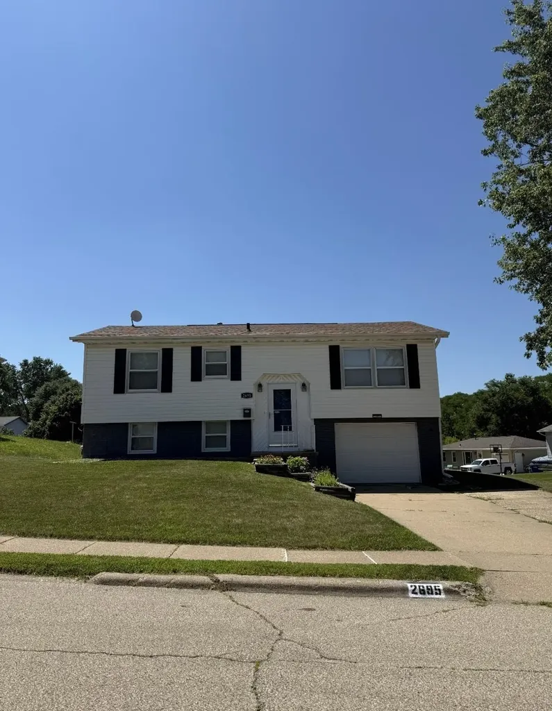 2695 Dove Dubuque IA 52002