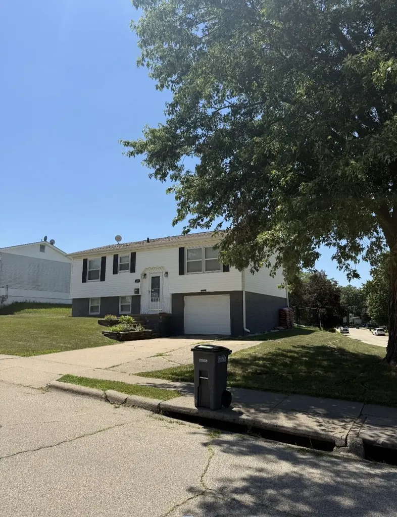 2695 Dove Dubuque IA 52002