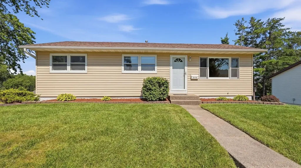 2172 Saint John Dubuque IA 52002