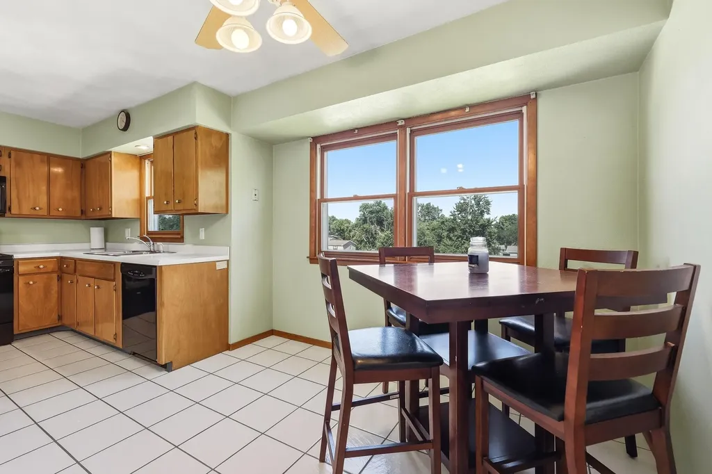 2172 Saint John Dubuque IA 52002