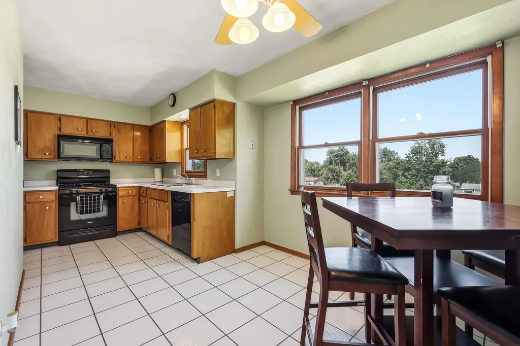 2172 Saint John Dubuque IA 52002