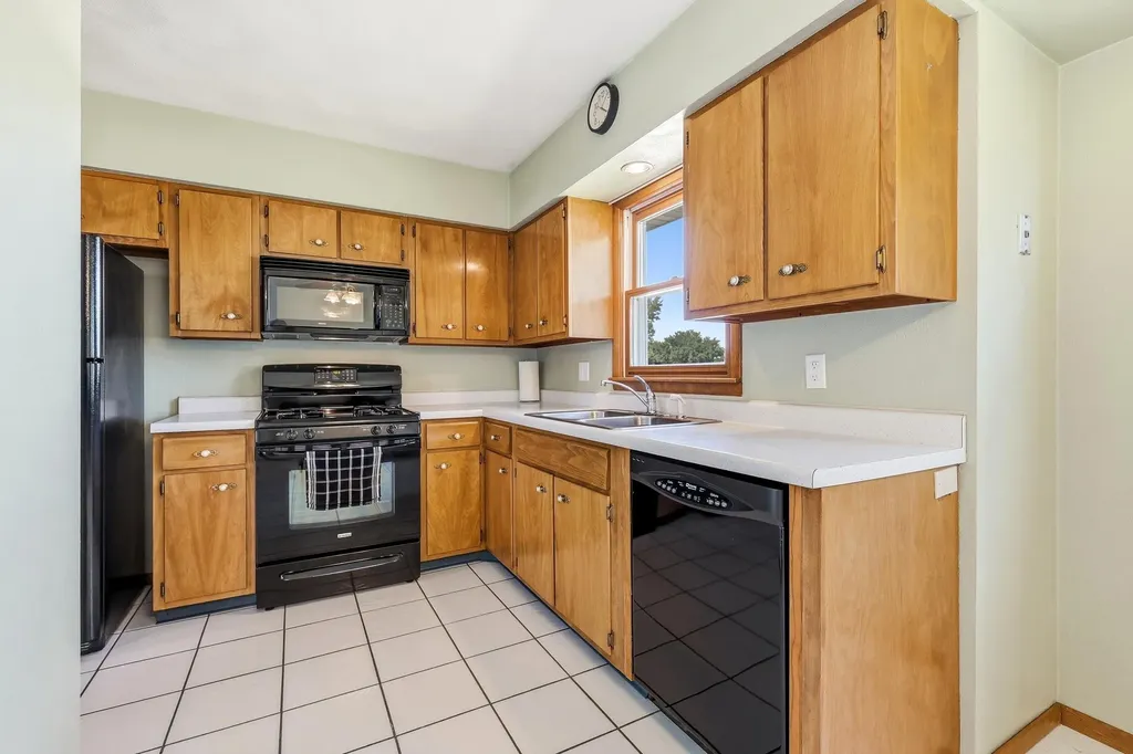 2172 Saint John Dubuque IA 52002