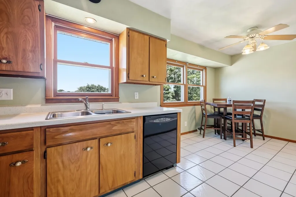 2172 Saint John Dubuque IA 52002