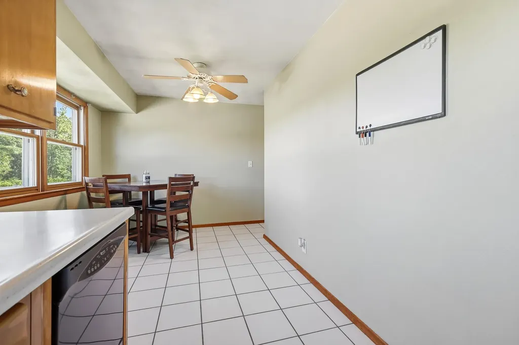 2172 Saint John Dubuque IA 52002