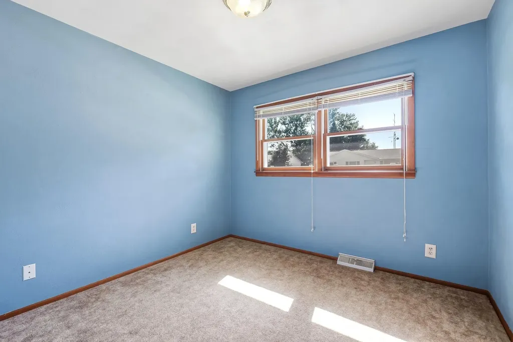 2172 Saint John Dubuque IA 52002
