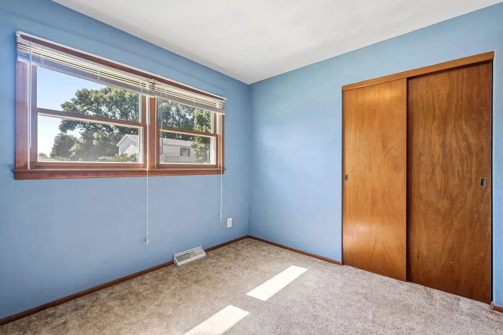 2172 Saint John Dubuque IA 52002
