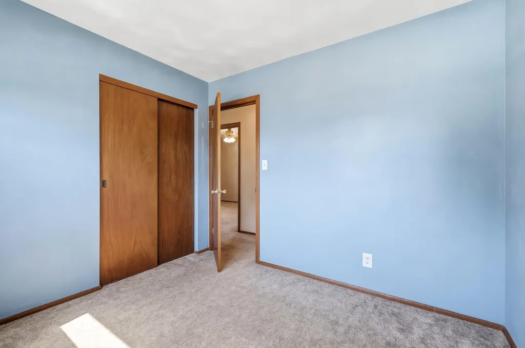2172 Saint John Dubuque IA 52002
