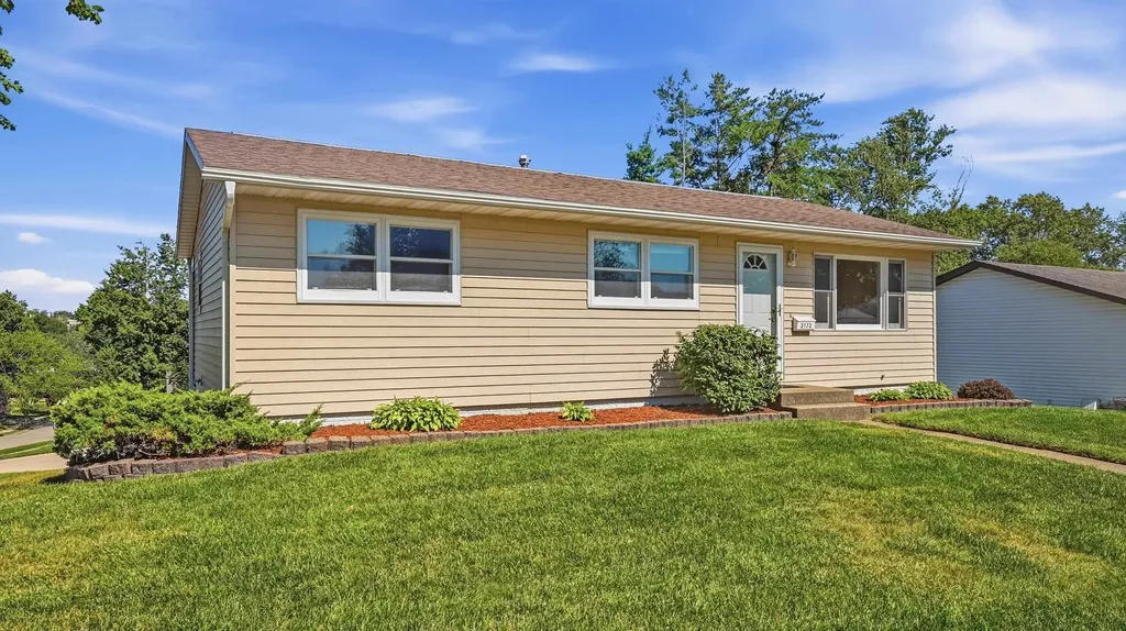 2172 Saint John Dubuque IA 52002