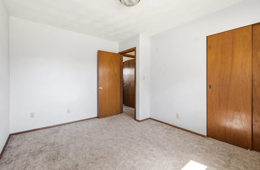 2172 Saint John Dubuque IA 52002