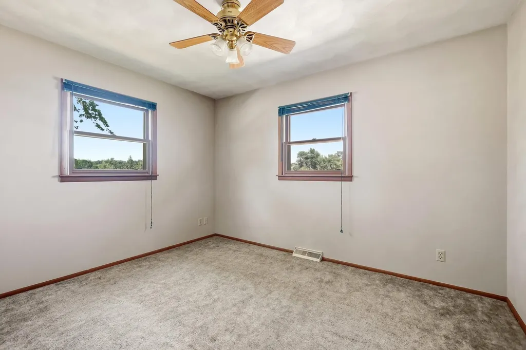 2172 Saint John Dubuque IA 52002