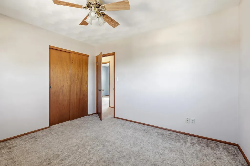 2172 Saint John Dubuque IA 52002