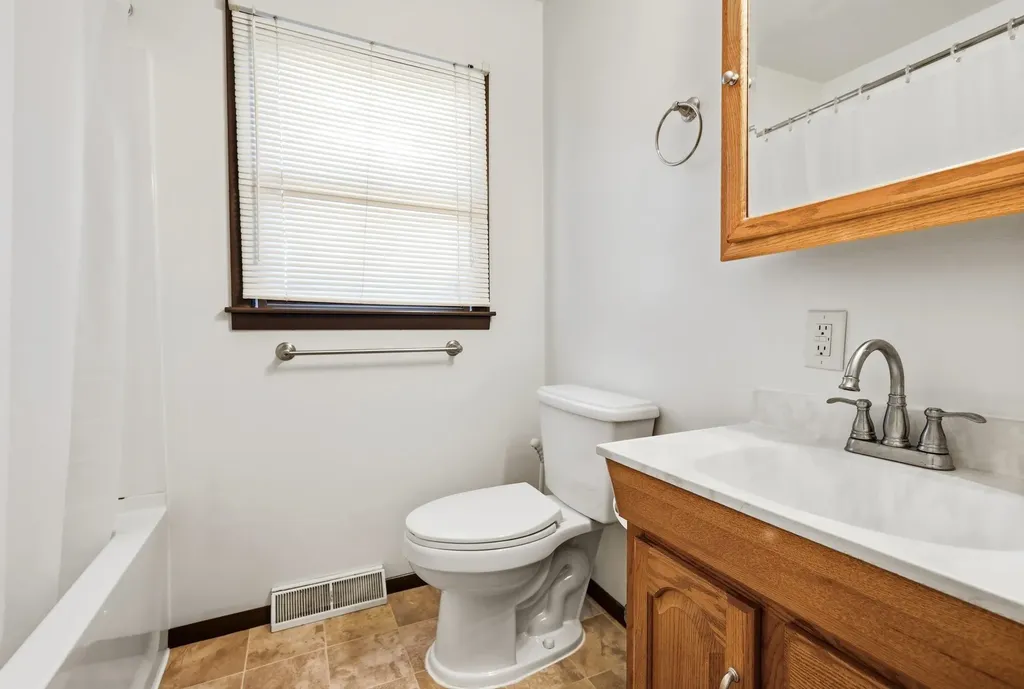 2172 Saint John Dubuque IA 52002
