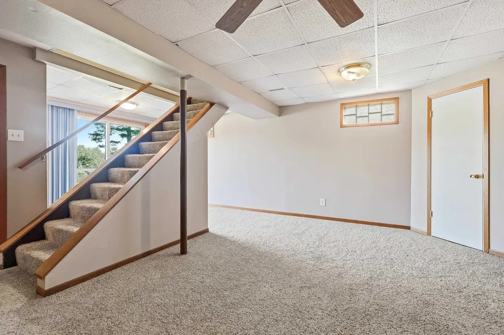 2172 Saint John Dubuque IA 52002