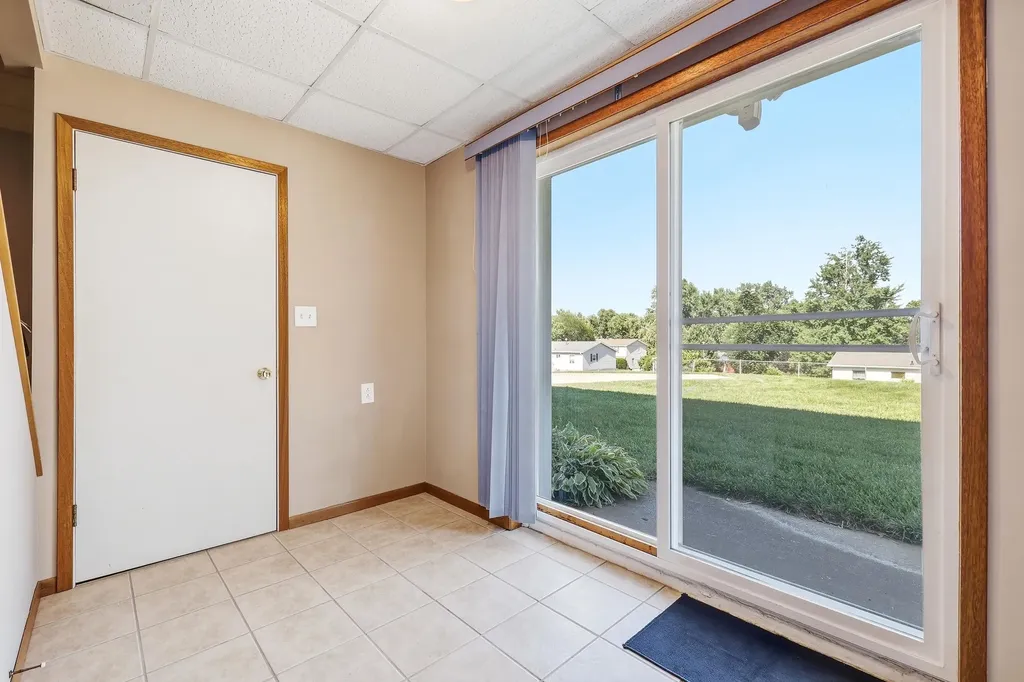 2172 Saint John Dubuque IA 52002