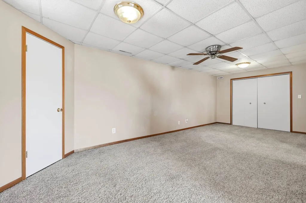 2172 Saint John Dubuque IA 52002
