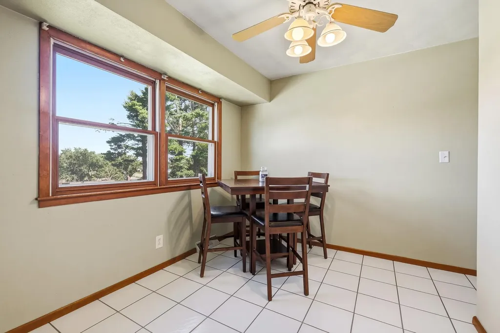 2172 Saint John Dubuque IA 52002