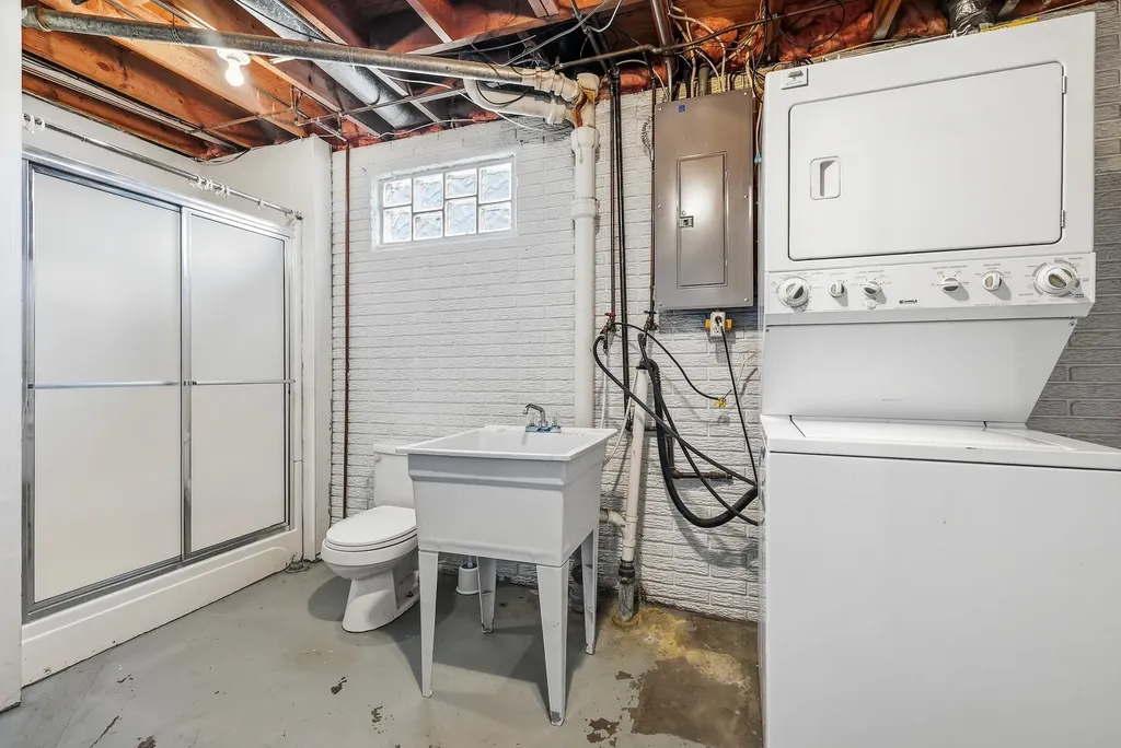 2172 Saint John Dubuque IA 52002