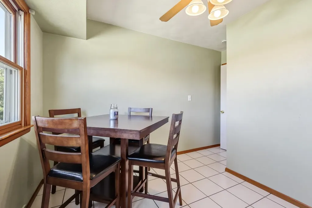 2172 Saint John Dubuque IA 52002