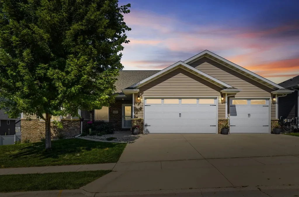 6543 N Cavendish Dubuque IA 52003