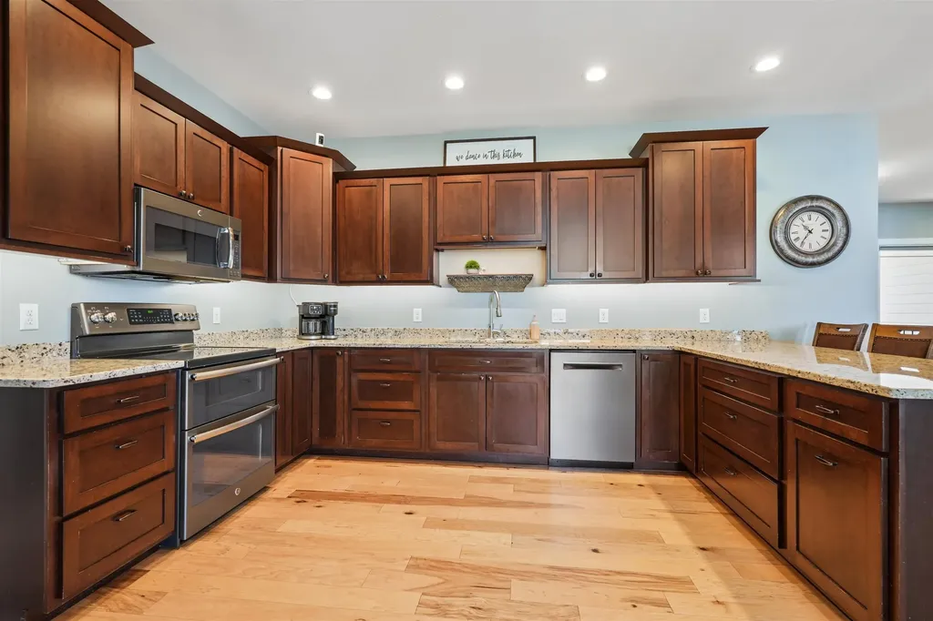 6543 N Cavendish Dubuque IA 52003