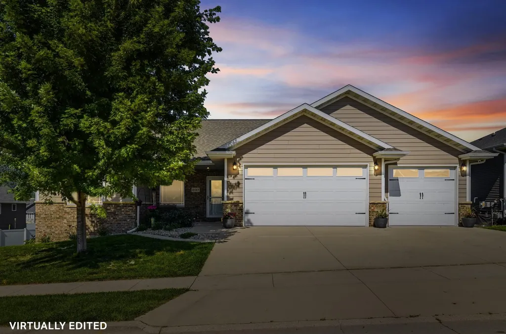 6543 N Cavendish Dubuque IA 52003
