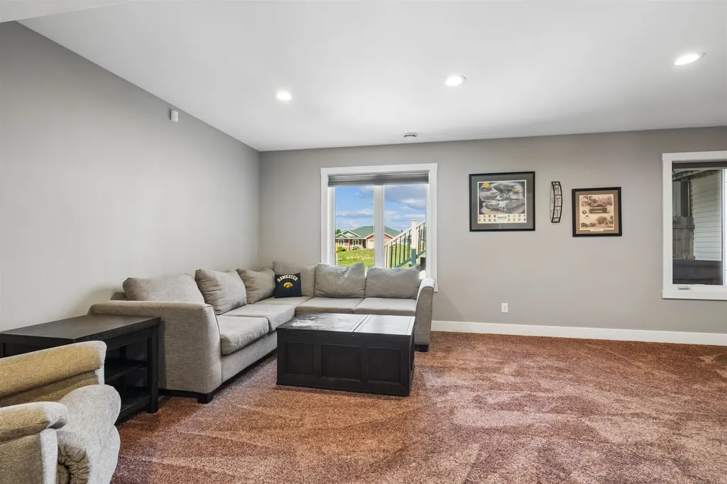 6543 N Cavendish Dubuque IA 52003