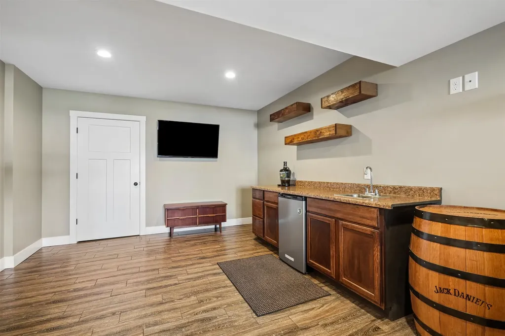 6543 N Cavendish Dubuque IA 52003