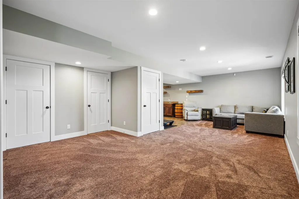 6543 N Cavendish Dubuque IA 52003