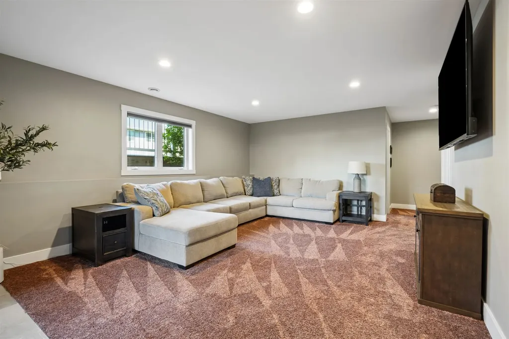 6543 N Cavendish Dubuque IA 52003