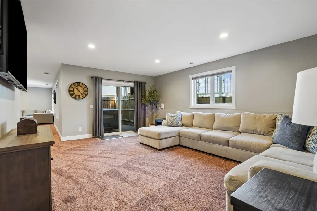 6543 N Cavendish Dubuque IA 52003