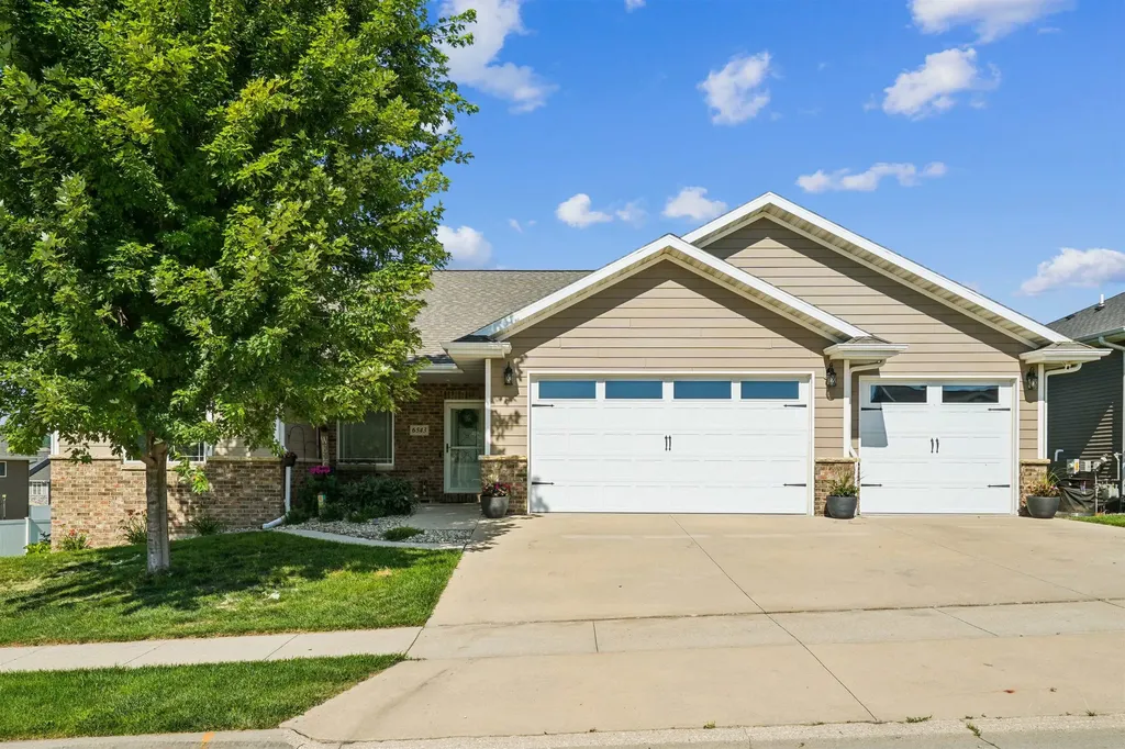 6543 N Cavendish Dubuque IA 52003