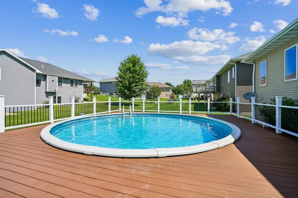 6543 N Cavendish Dubuque IA 52003