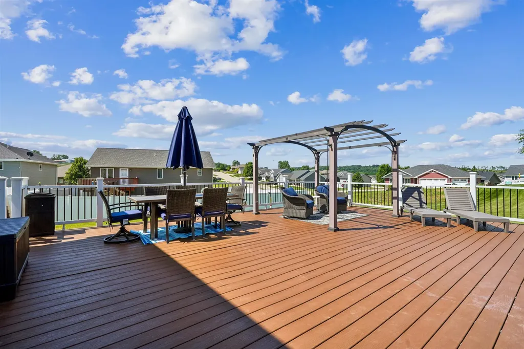 6543 N Cavendish Dubuque IA 52003