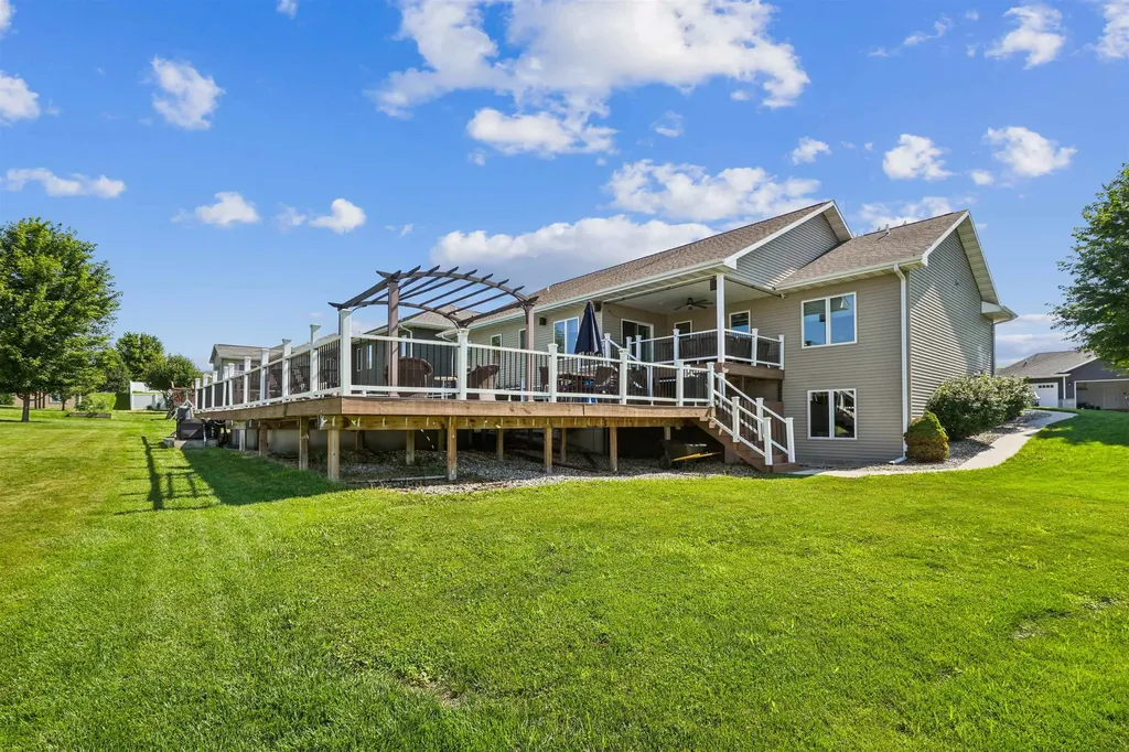 6543 N Cavendish Dubuque IA 52003