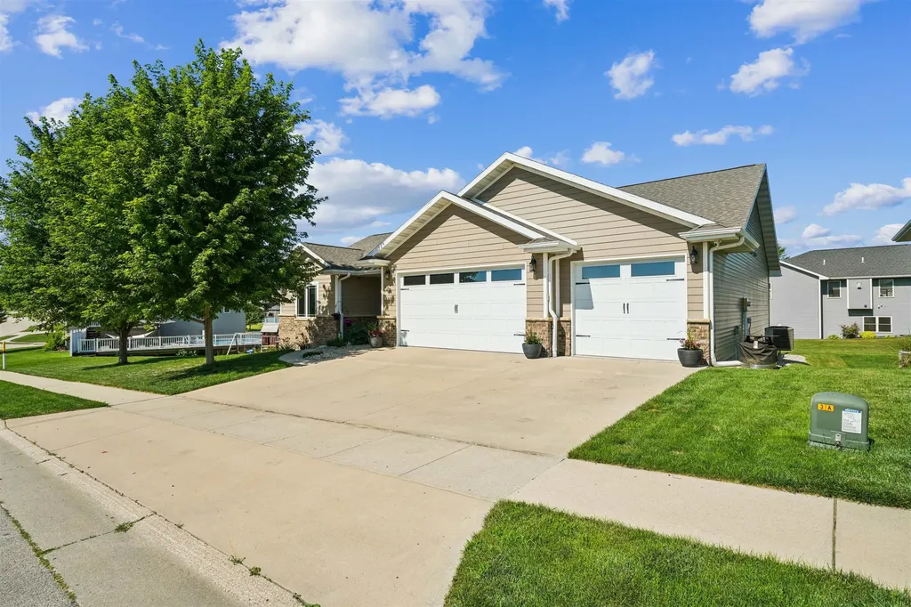 6543 N Cavendish Dubuque IA 52003