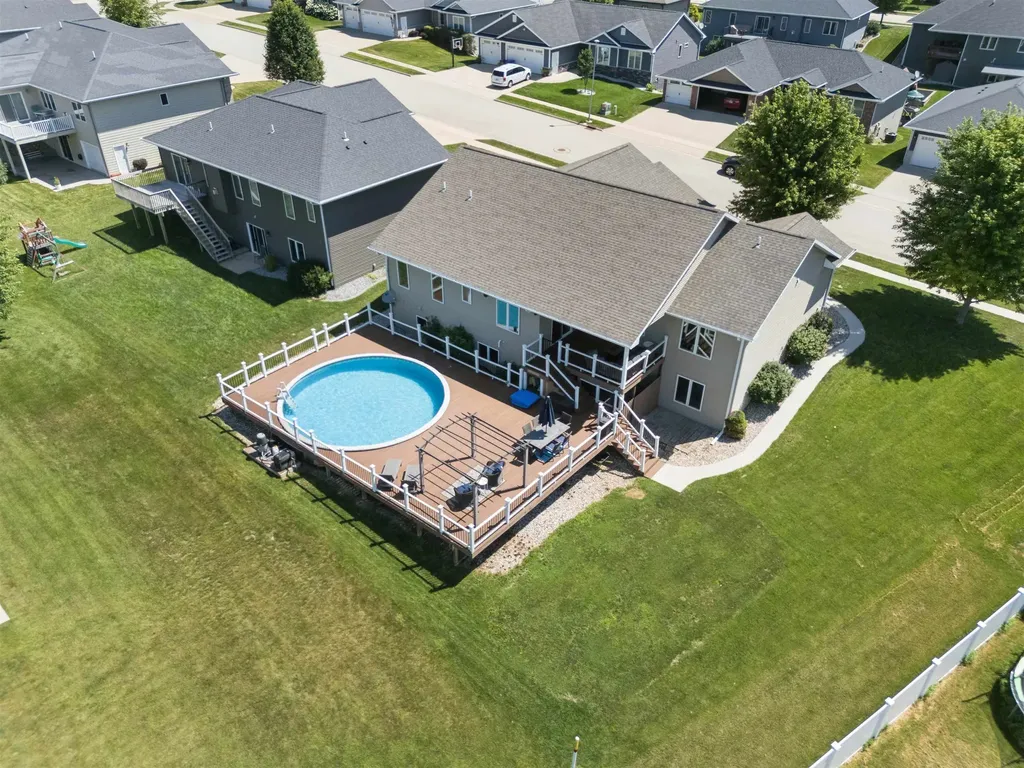 6543 N Cavendish Dubuque IA 52003