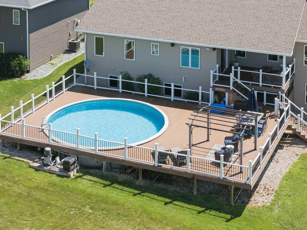 6543 N Cavendish Dubuque IA 52003