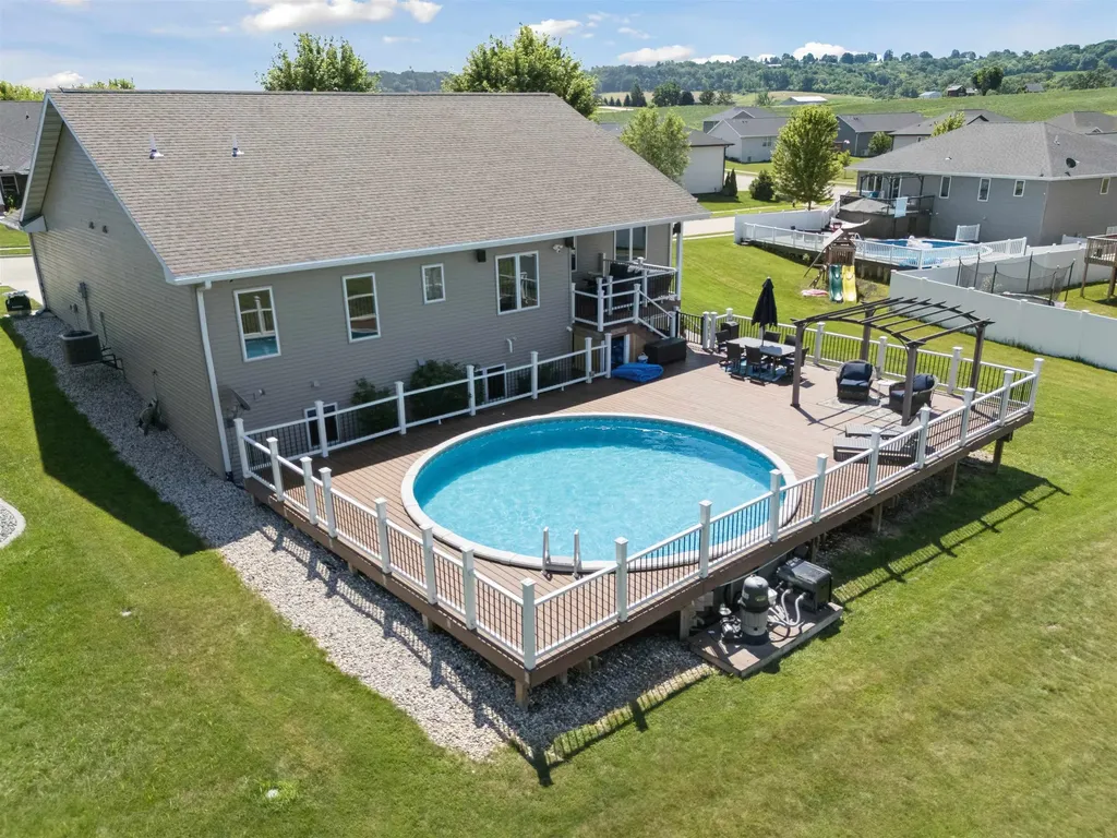 6543 N Cavendish Dubuque IA 52003