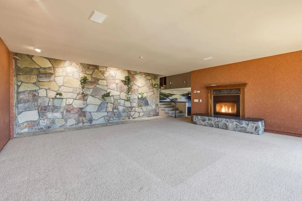 3485 Echo Hills Drive Dubuque IA 52003