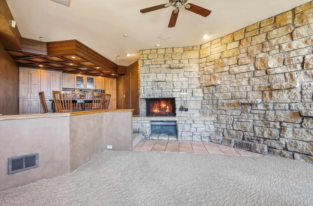 3485 Echo Hills Drive Dubuque IA 52003