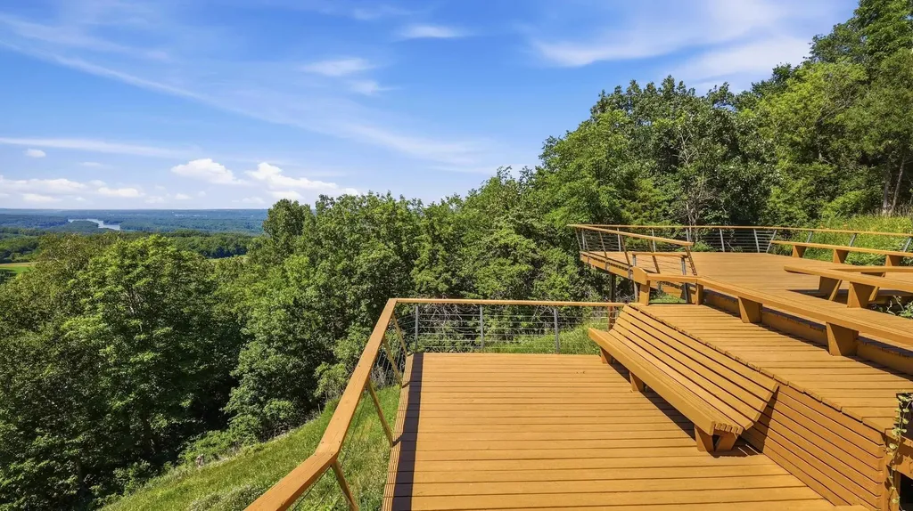 3485 Echo Hills Drive Dubuque IA 52003