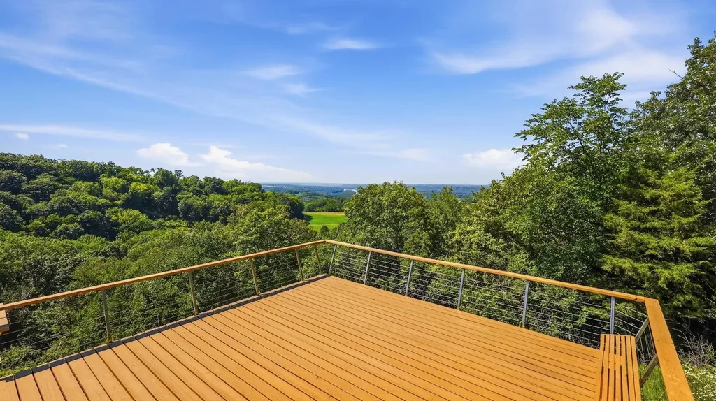 3485 Echo Hills Drive Dubuque IA 52003
