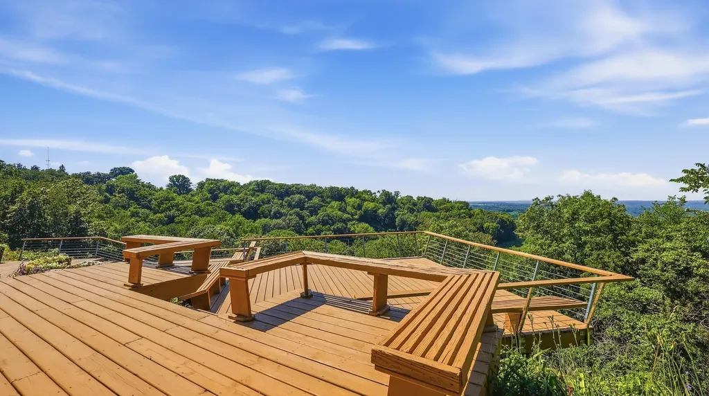 3485 Echo Hills Drive Dubuque IA 52003